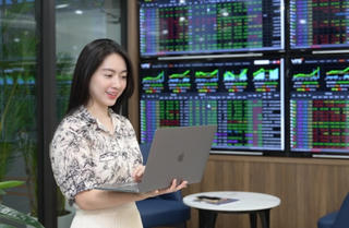 VN-Index tiếp tục hồi phục gần 9 điểm, cổ phiếu dầu khí và thép leo cao