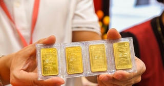 Vay vàng mua nhà, đến kỳ trả nợ vàng tăng chóng mặt khiến vợ chồng trẻ như 'ngồi trên đống lửa'