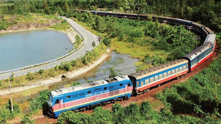 Nối đường sắt với cảng biển: Không thể ồ ạt