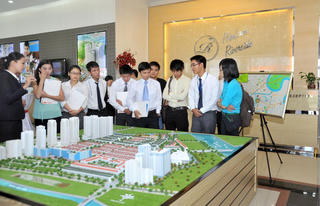 Môi giới địa ốc xoay xở trong thời khó khăn