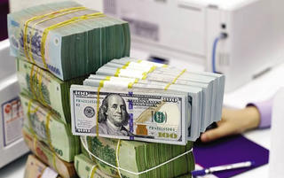 Giá USD ngân hàng tăng kịch trần, chạm mốc 25.350 đồng/USD