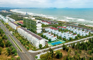 Doanh nghiệp bất động sản đang 'uống nước biển giải khát'