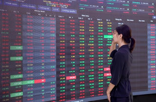 Số mã giảm gần gấp 3 số mã tăng, VN-Index vẫn nhích thêm gần 2 điểm