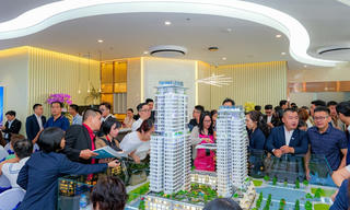 Giá chung cư TP.HCM chững lại, Hà Nội vẫn leo thang