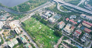 “Xót ruột” khu “đất vàng” hơn 3.200 tỉ đồng bỏ hoang, người dân tận dụng trồng rau, đổ rác