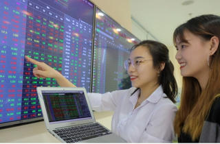Nhiều cổ phiếu bất động sản 'bùng nổ', VN-Index tiếp tục tăng mạnh thêm 26 điểm