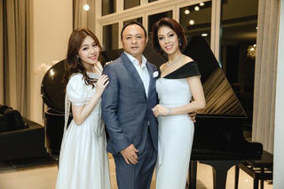 'Cậu ấm cô chiêu' gia tộc Sơn Kim: Học trường ĐH top đầu thế giới, kinh doanh thành công