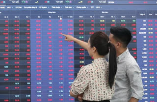 Khối ngoại bán ròng quá rát, VN-Index suy yếu dần
