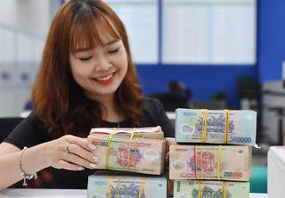 Bế tắc dòng tiền: Lãi suất xuống thấp kỷ lục, nguy cơ khi gửi tiết kiệm bị lỗ