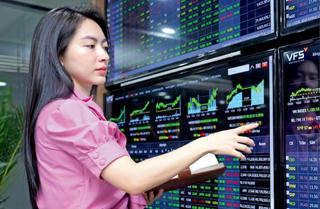 Thanh khoản xuống thấp nhất 5 tháng, VN-Index sẽ đi về đâu?