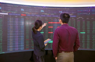 VN-Index mất điểm phút cuối, thị trường phân hóa rõ rệt