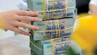 Tín dụng tăng mạnh: Hàng triệu tỷ bơm ra, nhiều cảnh báo lạm phát được phát đi