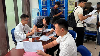 Yêu cầu dân nộp bản photo sổ đỏ: UBND phường căn cứ quy định nào?