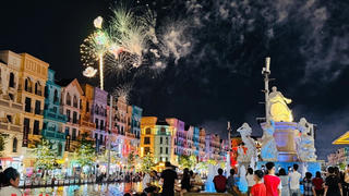 Phố đêm rực sáng tại Khu đô thị Ocean Park ở Hưng Yên