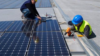 Doanh nghiệp lắp đặt tấm pin năng lượng có được miễn thuế TNDN theo Nghị quyết 68-NQ/TW không?