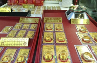 Đầu cơ vàng miếng lỗ nặng, mua gom vàng nhẫn ăn chắc lãi cao