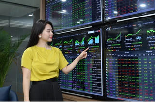 Dòng tiền lan tỏa sang nhiều nhóm ngành, cổ phiếu BĐS KCN và cao su tăng vọt