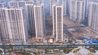 Nghịch lý giá nhà: TP. HCM tăng dần đều về vùng ven, Hà Nội căn hộ trung tâm chỉ bằng một nửa giá căn hộ ngoại thành