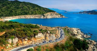 Khám phá cung đường ven biển 57km đẹp nhất Việt Nam, kết nối 2 tỉnh duyên hải Nam Trung Bộ