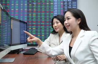 Toàn thị trường bùng nổ, VN-Index tăng vọt 28 điểm, vượt mốc 1.200 điểm