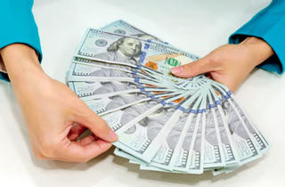 'Đói' tín dụng nội, công ty chứng khoán tìm đến vốn ngoại