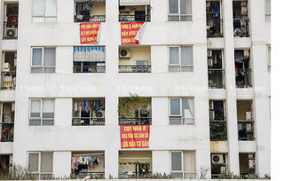 Hà Nội: Đỏ rực băng rôn tại chung cư Athena Complex Xuân Phương