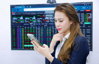 VN-Index tiếp tục nhích nhẹ, POM tăng kịch trần 3 phiên liên tiếp