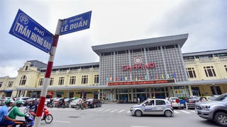 Ga đường sắt thành siêu thị: Đất vàng vào tay tư nhân?