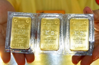 Giá vàng hôm nay 28/1: Vàng SJC tiếp tục 'bất động', vàng nhẫn neo cao