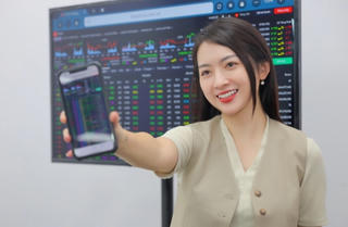 Trước cao điểm công bố KQKD quý III, điểm loạt cổ phiếu có EPS 'khủng' trên 10.000 đồng