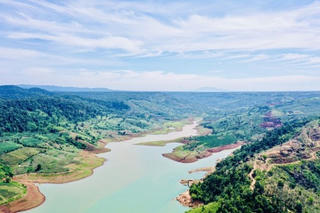 Bất động sản 24h: Nhà đầu tư bất động sản tìm cửa 'hớt váng cá mập'