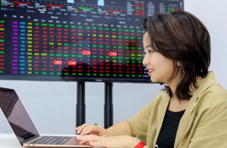 Cập nhật lợi nhuận CTCK: KIS lập đỉnh 7 quý, FPTS lãi lớn nhờ đánh giá lại MSH
