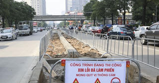 Hà Nội lập rào chắn thi công hầm chui Lê Văn Lương giai đoạn 1