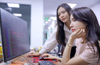 Xu hướng tăng chưa rõ nét, chứng khoán Việt 'nín thở' chờ động thái từ FED