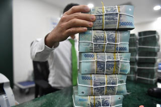 'Cơn gió ngược': Những ngân hàng tăng lãi suất huy động