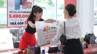 Dự phóng KQKD quý II: Nhóm bán lẻ bứt phá, nhiều 'ông lớn' bất động sản 'hụt hơi'