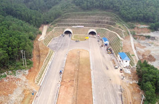 Hầm xuyên núi dài nhất Thanh Hóa hoàn thành, cao tốc Mai Sơn - Quốc lộ 45 sắp cán đích