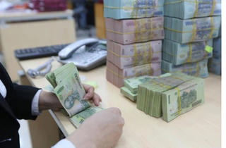 Lãi suất liên ngân hàng tăng sốc gấp 4 lần