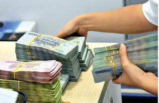 Lãi suất tăng mạnh, giảm nhanh: Ngân hàng mắc kẹt, ế vốn giá cao