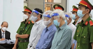 Cựu lãnh đạo tỉnh Khánh Hòa tiếp tục hầu tòa vì sai phạm trong vụ giao ‘đất vàng’ tại Nha Trang