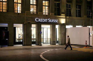 UBS mua lại Credit Suisse: Hàng nghìn nhân sự lo lắng mất việc