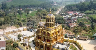 Lâu đài tráng lệ của đại gia quê lúa Nghệ An đi lên từ nghèo khó, đến toilet cũng được phủ vàng chói lóa