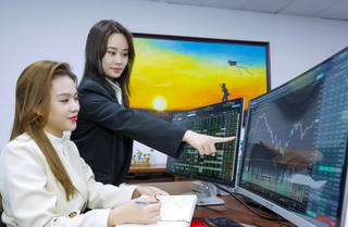 Tăng 7 phiên liên tiếp, VN-Index kết năm Nhâm Dần tại 1.108,08 điểm