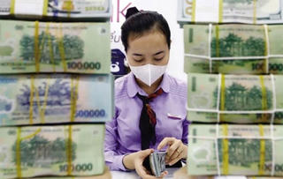 Nhà băng dồn nhau tăng lãi suất: NHNN đảo chiều lãi suất điều hành?