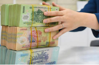 Lãi suất cho vay tăng tháng cuối năm, chạm đỉnh 16%