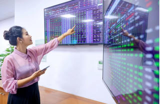 VIC và VHM tăng kịch trần, VN-Index vọt lên 1.222 điểm với hơn 1,1 tỷ cổ phiếu khớp lệnh