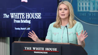 TT Trump 'xuống tay' áp thuế 104% với hàng Trung Quốc: 'Sai lầm khi chọn cách trả đũa Mỹ'?