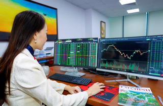 VN-Index giằng co trên giá tham chiếu, thanh khoản tiếp tục dâng cao