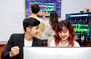 Nhóm ngân hàng đẩy VN-Index tăng gần 10 điểm, MWG vọt lên dù bị khối ngoại 'xả' mạnh