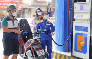 Giá xăng vào kỳ điều chỉnh, sẽ giảm xuống dưới 20.000 đồng/lít